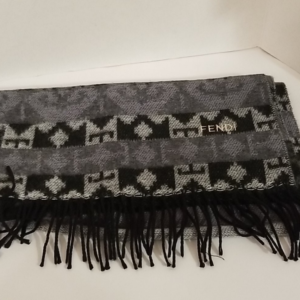 Fendi Patterned Winter Scarf - Picture 3 of 5